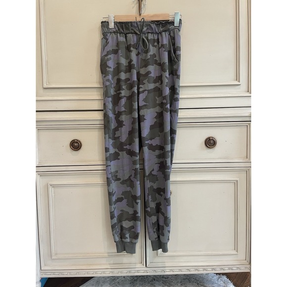 Lululemon Army Camouflage Drawstring‎ Joggers Pockets Green Purple Size 4 - Picture 1 of 8